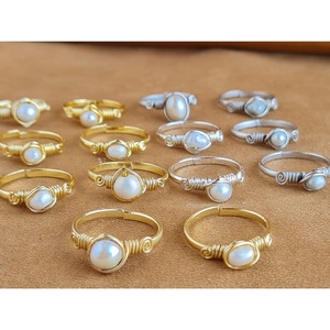 Anillos de Perlas Chapados en Oro y Plata con Detalles para Mercados de Reventa - Product Image 1