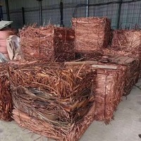 Ferraille de cuivre avec finition propre et brillante disponible pour une livraison immédiate et adaptée aux besoins de fabrication des métaux