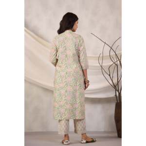 Kurta Recta de Algodón con Estampado Amarillo de Hazira Fahima, con Cuello Mandarín y Largo hasta la Rodilla - Product Image 5