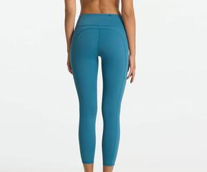 Leggings de yoga doux et confortables pour femmes de qualité supérieure design OEM Leggings de luxe à la taille élastique Logo personnalisé/Couleurs - Product Image 4