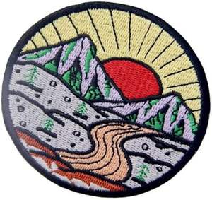 Patchs brodés de haute qualité Conception personnalisée Badges thermocollants pour chapeau et vêtements Usine-Prix pour la saison d'hiver - Product Image 2