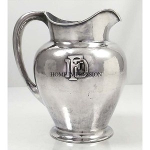 Arte creativo moderno Diseño único Textura Plata brillante Pulido con chapado en oro y mango de diseñador de mariposa Jarra de vino - Product Image 3