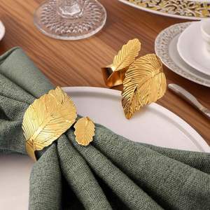 Anneaux de serviette en feuille métallique, anneaux de serviette dorés, anneaux de serviette en feuille pour la mise en place de la table, élégant anneau de serviette doré - Product Image 1