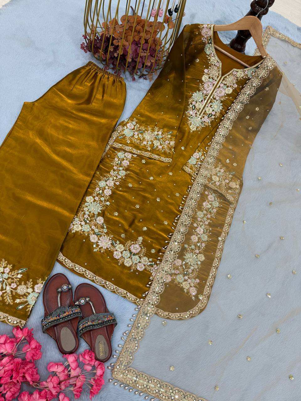 โกลเด้น