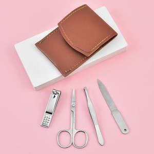 Ensemble de manucure et de pédicure en acier inoxydable de haute qualité 4 pièces adapté aux voyages avec boîte de pied en PU soin des ongles cuticules et boucle pliante - Product Image 5