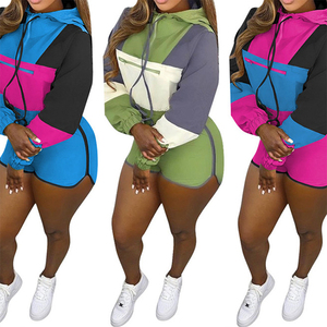 Conjunto Deportivo de Dos Piezas para Mujer con Bloques de Color Personalizados, Chaqueta con Capucha y Pantalones Cortos, Cortavientos Ligero de Nailon, Estilo Urbano - Product Image 4