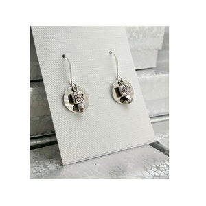 Últimos modelos 2025 Exclusivos al por mayor Joyería Copper Village Moda internacional con diseño de punto por hilo Pendientes indios resistentes a la decoloración - Product Image 3