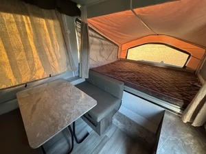 Autocaravana Usada F-o-r-e-s-t R-i-v-e-r RV Rock-wood F-r-e-e-d-o-m S-e-r-i-e-s 1940LTD 2022 Lista para la Venta - Product Image 3