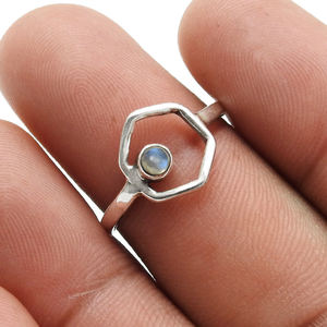 Bague minimaliste en pierres précieuses labradorite naturelle coupe ronde Bague en argent sterling 925 Vente en gros de bijoux en argent 925 fin au prix de gros - Product Image 2