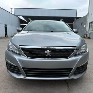 Peugeot 308 Manual Edición Fashion de 5 Plazas, Color Oscuro, R16, Volante a la Izquierda, Gasolina, Recién Llegado, Listo para Enviar - Product Image 1