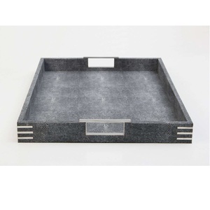 Bandeja de Madera Artesanal de Lujo DE AARTICO, Duradera, Apta para Lavavajillas y Microondas, para Comida, Té, Café, Aperitivos, Queso, Vino, Fiestas - Product Image 1