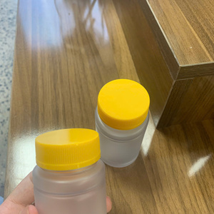 Vitamine en plastique PET givrée mate personnalisée de 100ml 150ml.... Bouteilles d'emballage de médecine de pot avec le chapeau fabriqué au Vietnam - Product Image 5