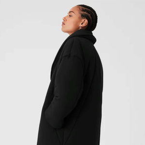 Chaqueta acolchada larga transpirable de alta calidad para mujer, chaqueta de invierno acolchada de gran tamaño con capucha para brindar calidez y comodidad durante el clima frío - Product Image 6