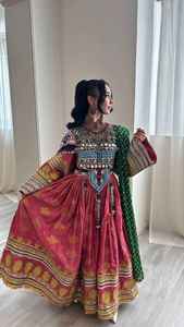 Robe de style modeste Afghan Kuchi pour adultes filles Robe longue plissée évasée à la mode avec fermeture éclair et dentelle vente en gros - Product Image 3