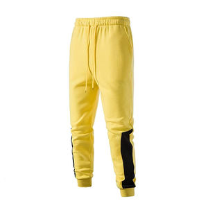 Venta caliente Mens Slim Fit Zipper up Chándales Trendy Yellow Streetwear Conjunto completo Diseño personalizado para entrenamiento de gimnasia y activo - Product Image 3