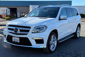 Mercedes-Benz GL550 2015 Usado, ~53,000 Millas, 1 Dueño, V8 Biturbo, Tracción en las Cuatro Ruedas, Propiedad de California, Sin Modificar - Product Image 3