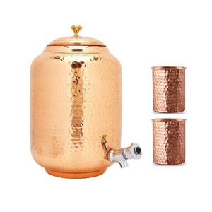 Distributeur d'eau en cuivre martelé de luxe avec verre en cuivre, pot de stockage de boissons traditionnel pour hôtels, restaurants, vente en gros - Product Image 1