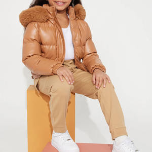 Chaqueta acolchada de piel sintética para niñas, forro suave, cierre de botones, mangas completas/precio al por mayor, Color sólido con Capucha ajustable 2026 - Product Image 2