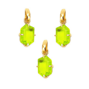 Colgante hexagonal de peridoto de 12x8mm, oro de 18 quilates Vermeil y Plata de Ley 925, Juego de puntas chapadas en rodio, abalorio de corte facetado - Product Image 1