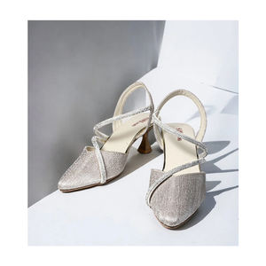 ปั๊มเจ้าสาวทรงเสน่ห์ตาข่ายประดับพลอยเทียม - Product Image 5