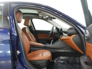 Alfa Romeo Giulia Base 2018 Usado con Poco Kilometraje, Excelente Rendimiento del Motor y Asientos Confortables - Product Image 2