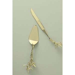 Servidor de pasteles de metal elaborado con atención al detalle para una experiencia de servicio refinada en restaurantes de alta gama. - Product Image 6