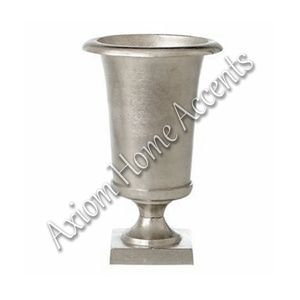Vase de sol contemporain en aluminium avec glaçure transparente et design moderne pour une décoration élégante de la maison par Axiom Home Accents - Product Image 2