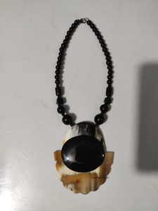 Vente en gros de colliers pendentifs en corne de buffle polis fabriqués à la main pour femmes naturels à double boucle design animal imperméable à la mode - Product Image 6