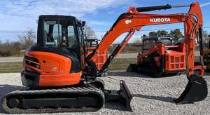 Mini-excavatrice sur chenilles Kubota U55-4 avec cabine fermée, chargeuse-pelleteuse pour la construction et l'agriculture - Product Image 3