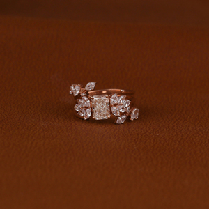 IGI Certified Cvd Lab Grown Created Diamond Solid Gold Radiant Cut Anillo de compromiso Joyería para mujeres del fabricante indio - Product Image 1