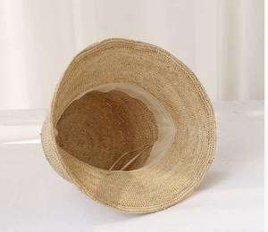 Chapeau de pêcheur en raphia fait main, tendance et décontracté, pour les voyages en plein air, la protection solaire et l'ombrage. - Product Image 1