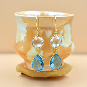 Pendientes colgantes de cuarzo azul natural hechos a mano con baño de oro vermeil, nuevo diseño de joyería en venta. - Product Image 2