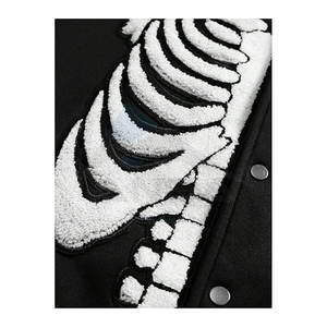 Chaqueta Universitaria de Béisbol Y2K para Hombre con Bloques de Color, Parches de Letras, Detalles a Rayas, Cierre de Botones, Estampado Gráfico Negro Suave - Product Image 4