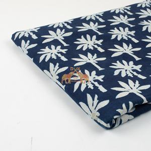 Tissu en coton indigo floral élégant, tissu imprimé à la main pour vêtements et décoration intérieure - Product Image 2