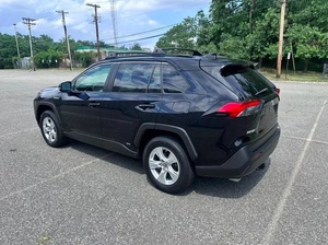 Toyota RAV4 XLE AWD d'occasion en excellent état - Garantie 3 ans - Prêt à la vente - Livraison à domicile - Product Image 2