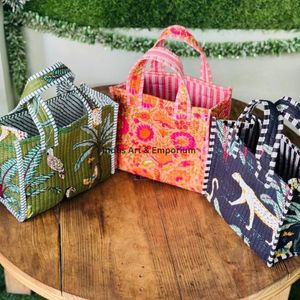 Bolsa de Mano Mini Reversible Estampada a Mano de Algodón Acolchado, Bolsa de Compras Resistente, Ecológica y Sostenible - Product Image 3