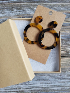 Boucles d'oreilles clous en bois et résine de haute qualité, forme personnalisée, tendance |   Léger, fait main, traditionnel, vintage, pour mariage et fête - Product Image 6