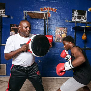 Coups de pied d'entraînement Coup de pied de boxe Coup de bras incurvé Mma Focus Muay Thai Bouclier de poinçon Coups de pied Coups de boxe en gros - Product Image 2