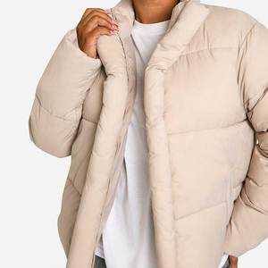 Chaqueta acolchada de invierno de aspecto elegante de diseño de calidad premium para mujer, chaquetas ajustadas para mujer con patrón sólido - Product Image 6
