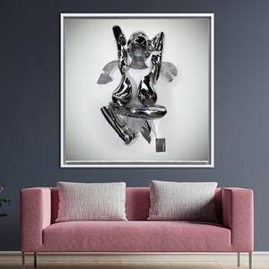Toile murale élégante en argent 3D pour couple - Décoration romantique imprimée, encadrée en blanc - Product Image 1
