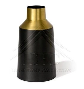 Elegante florero de metal contemporáneo con una forma creativa y poco convencional para la oficina o el hogar - Product Image 6