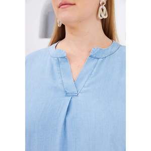Blusa Tejida Azul Hielo para Mujer Talla Grande RMG con Elegante Detalle en el Cuello - Top Cómodo, Elegante y Versátil - Product Image 3