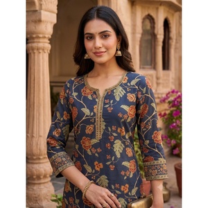 Blusa de Algodón Azul con Bordado para Mujer, Estampado Floral, Logotipo Frontal, Secado Rápido, Estilo Étnico Tradicional Indio, Diseño de Diseñador - Product Image 1