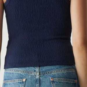 Top corto de tela arrugada Diseño de moda para adultos jóvenes Disponible en estampados y sólidos Armario de verano Camiseta sin mangas para mujer Nuevo diseño - Product Image 6