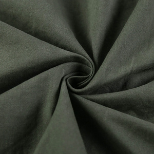 Chemise utilitaire à manches longues avec conception de poche sécurisée idéale pour le travail, les voyages ou une utilisation occasionnelle - Product Image 4