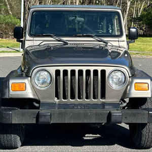 2024 X 4x4 Volant à Gauche Sièges en Cuir Sans Réservation Boîte Manuelle 5 Vitesses Moteur 6 Cylindres 4.0 Litres Proprement Modifié à l'arrière - Product Image 6