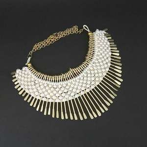 Urthn Gold-Plated White Thread Collar llamativo 1104143H Fashion Power Neckpiece - Product Image 1