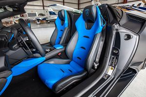 Lamborghini Huracan EVO Spyder-BLEU 2020 certifié propre et assez usagé - Product Image 2