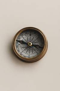 Boussole Nautique en Métal Premium Style Antique Instrument de Navigation Fonctionnel Pièce Décorative de Bureau pour la Maison et le Bureau - Product Image 2