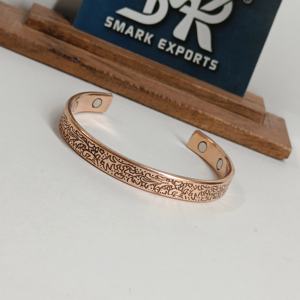 Bracelet artisanal en cuivre pur, style ethnique traditionnel, gravé, léger, manchette ouverte, pour usage quotidien - Product Image 6